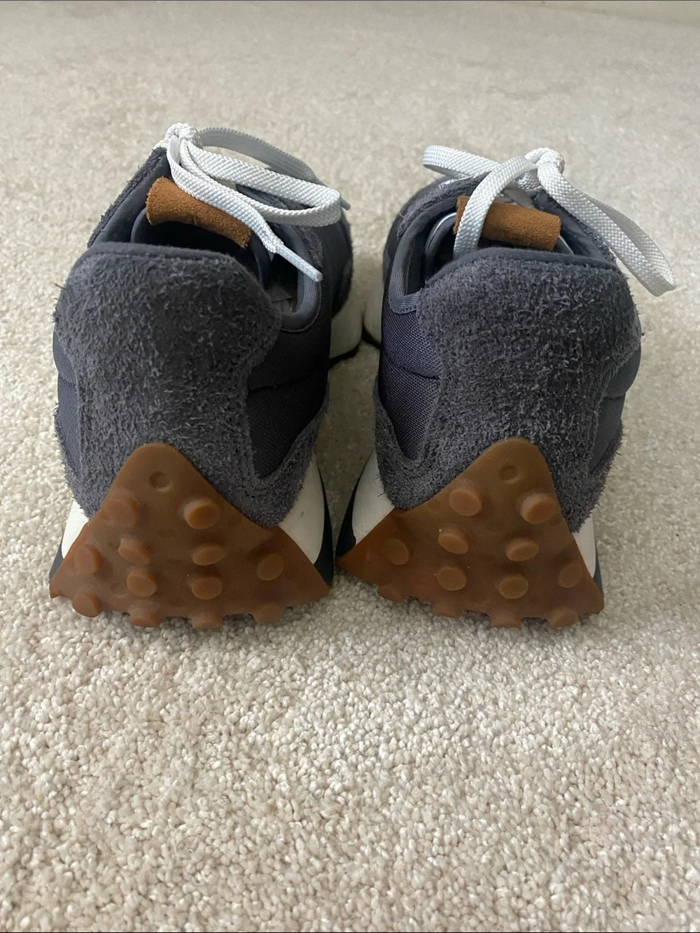 New Balance Women’s 527 Gray Suede & Mesh Sneakers with White Logo - Picture 3 of 12